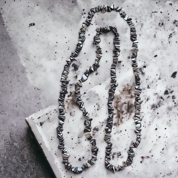 💖 Vintage Hematite Chip Stone Necklace 💖 - Picture 2 of 2